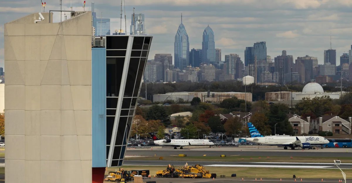 A cut cable disrupted hundreds of flights across the US