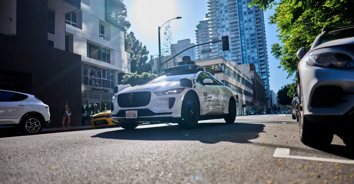 Waymo pulls over, calls cops on riders with a ghost gun
