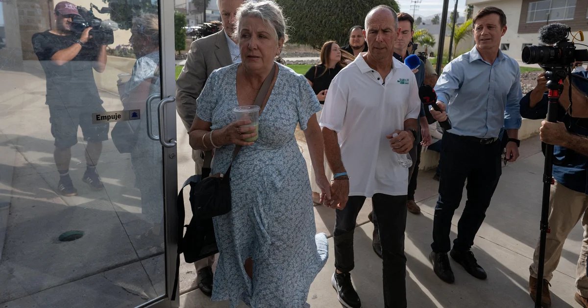 Accused killers of American and Australian surfers go on trial in Mexico