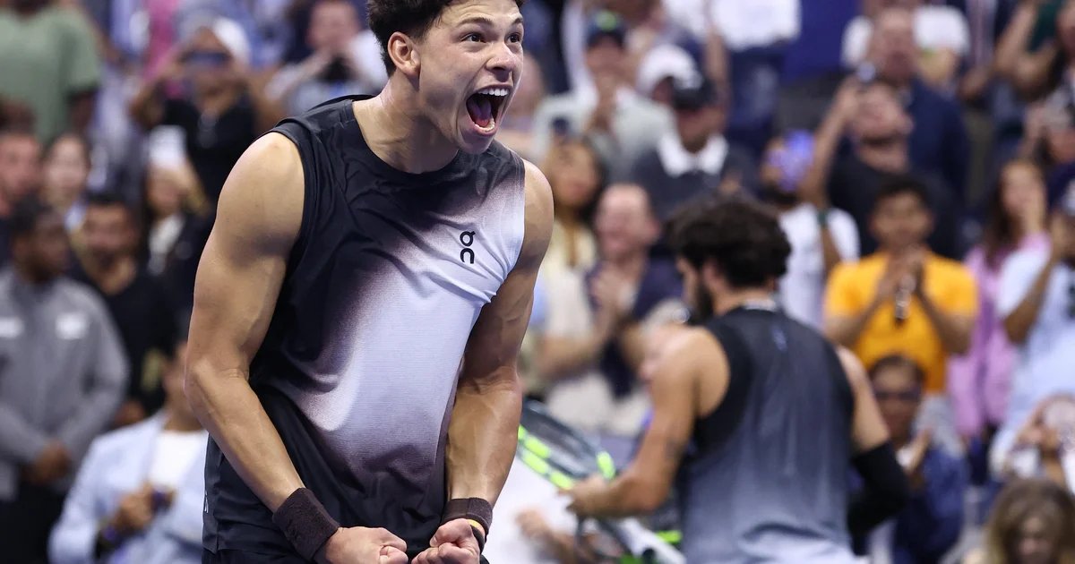 Ben Shelton beats Carlos Alcaraz in U.S. Open’s latest-finishing match ever