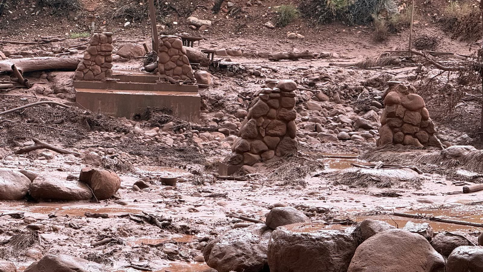 2 dead, 1 missing after deadly Grand Canyon flash flood