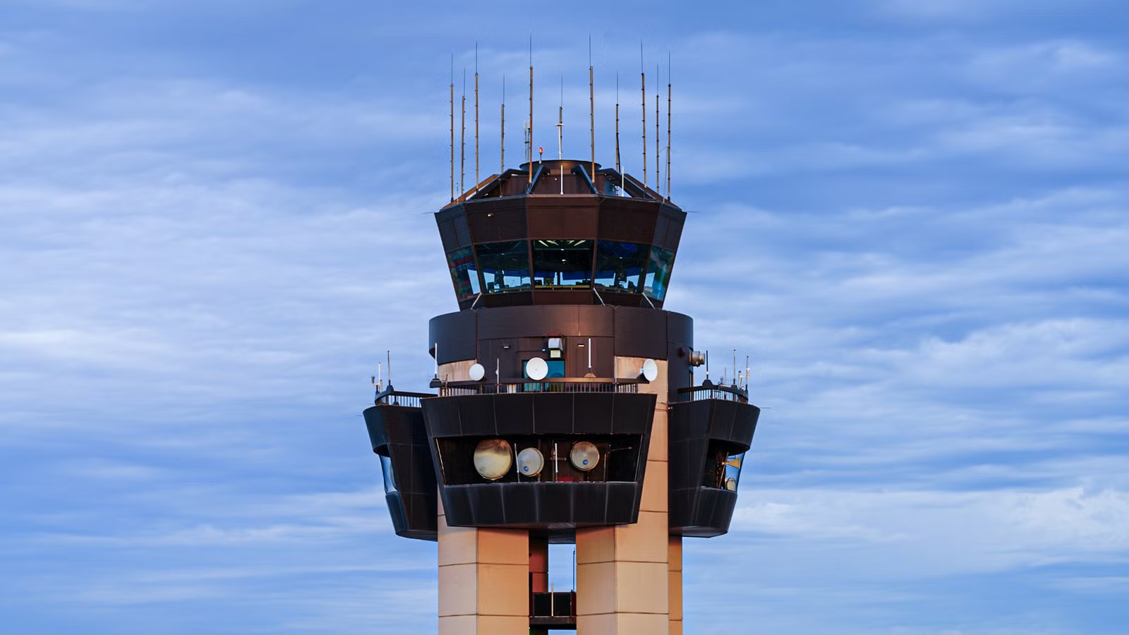 How Much Do Air Traffic Controllers At The World’s Busiest Airports Actually Earn In 2026?