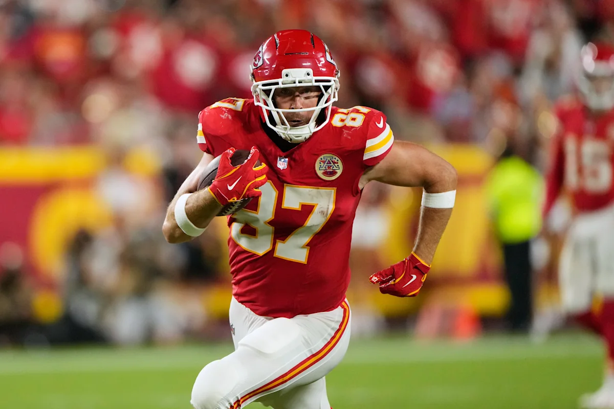Travis Kelce passes Jason Witten on all-time TE receiving yards list with wild 59-yard grab in win over Broncos