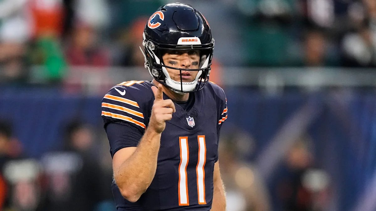 Case Keenum starts at quarterback for the Bears against the Eagles