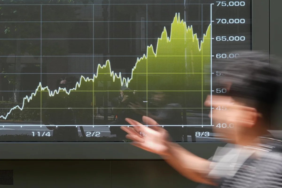 Oil prices edge lower, while Asian shares rise, tracking Wall Street gains