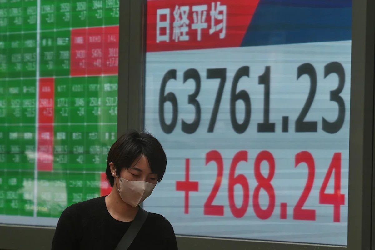 Asian shares trade mixed as markets continue to watch AI stocks and oil prices