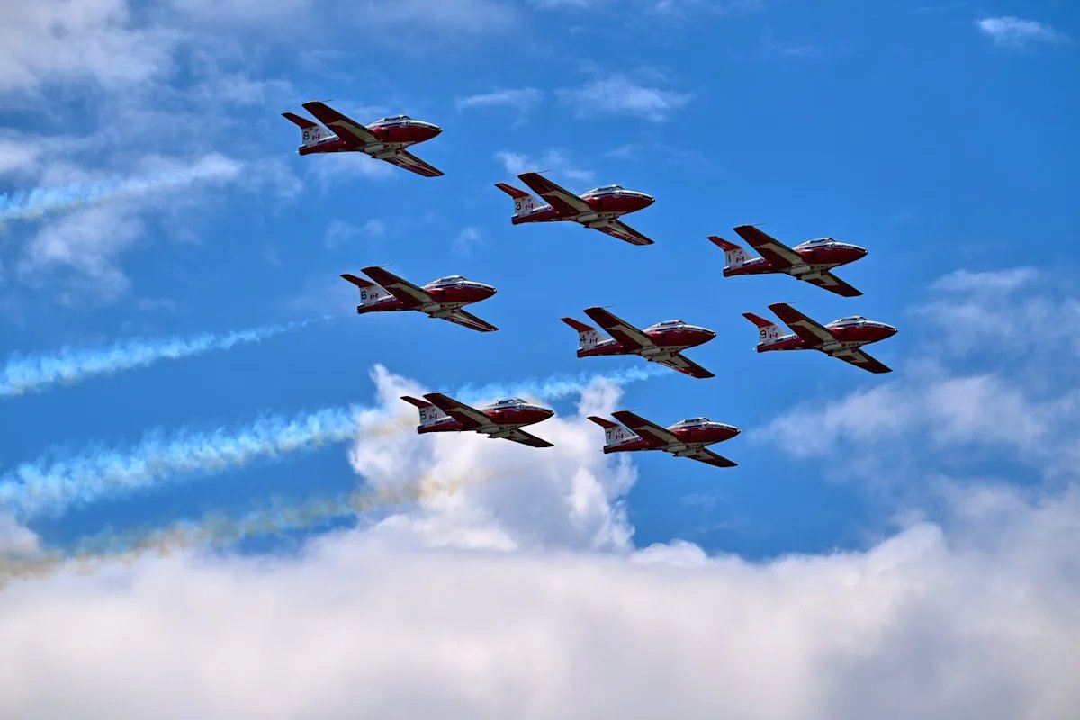 Last Snowbirds show in Toronto until 2030s whooshes over Lake Ontario