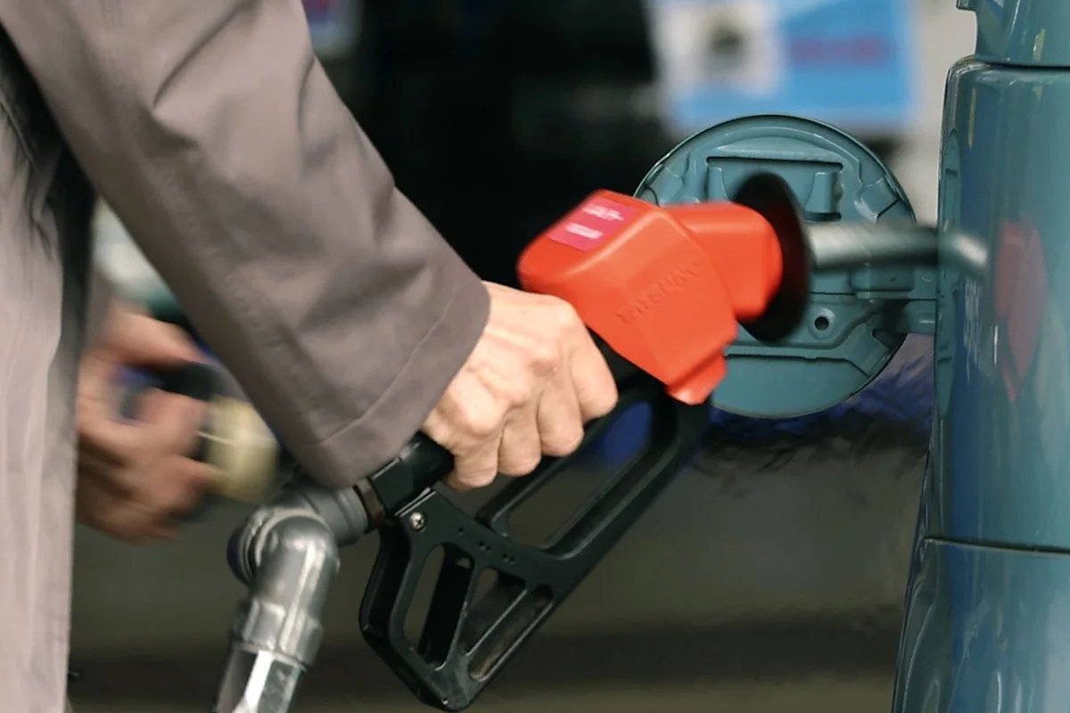 Japan records a trade deficit for 4th month as oil imports soar