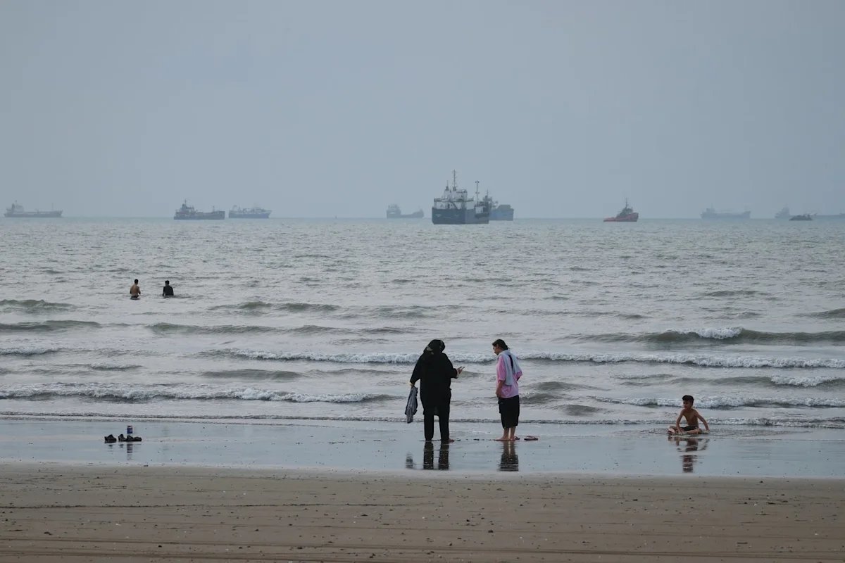 Iran targets US allies in Gulf after overnight attacks, and other Mideast news