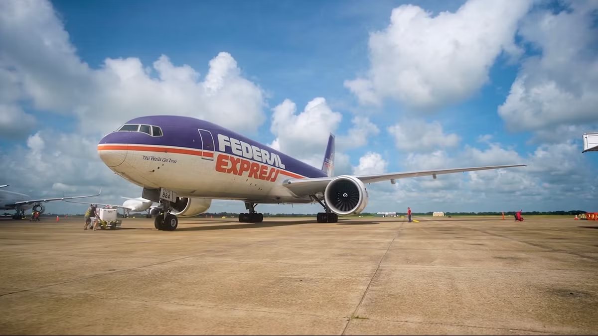 Vintage Livery On Modern Routes: Track FedEx’s Retro Boeing 777-200 ‘Rosie’