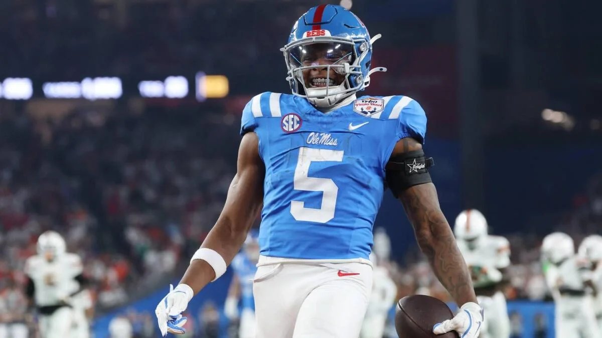 College football picks: Predictions, odds for key top 25 games in Week 1