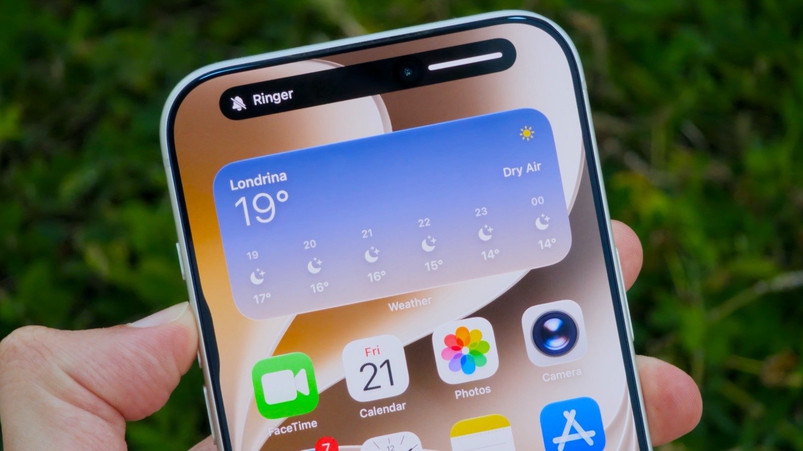 How To Make Your iPhone’s Alarm Ring At Full Volume Even When Your Calls Are Muted