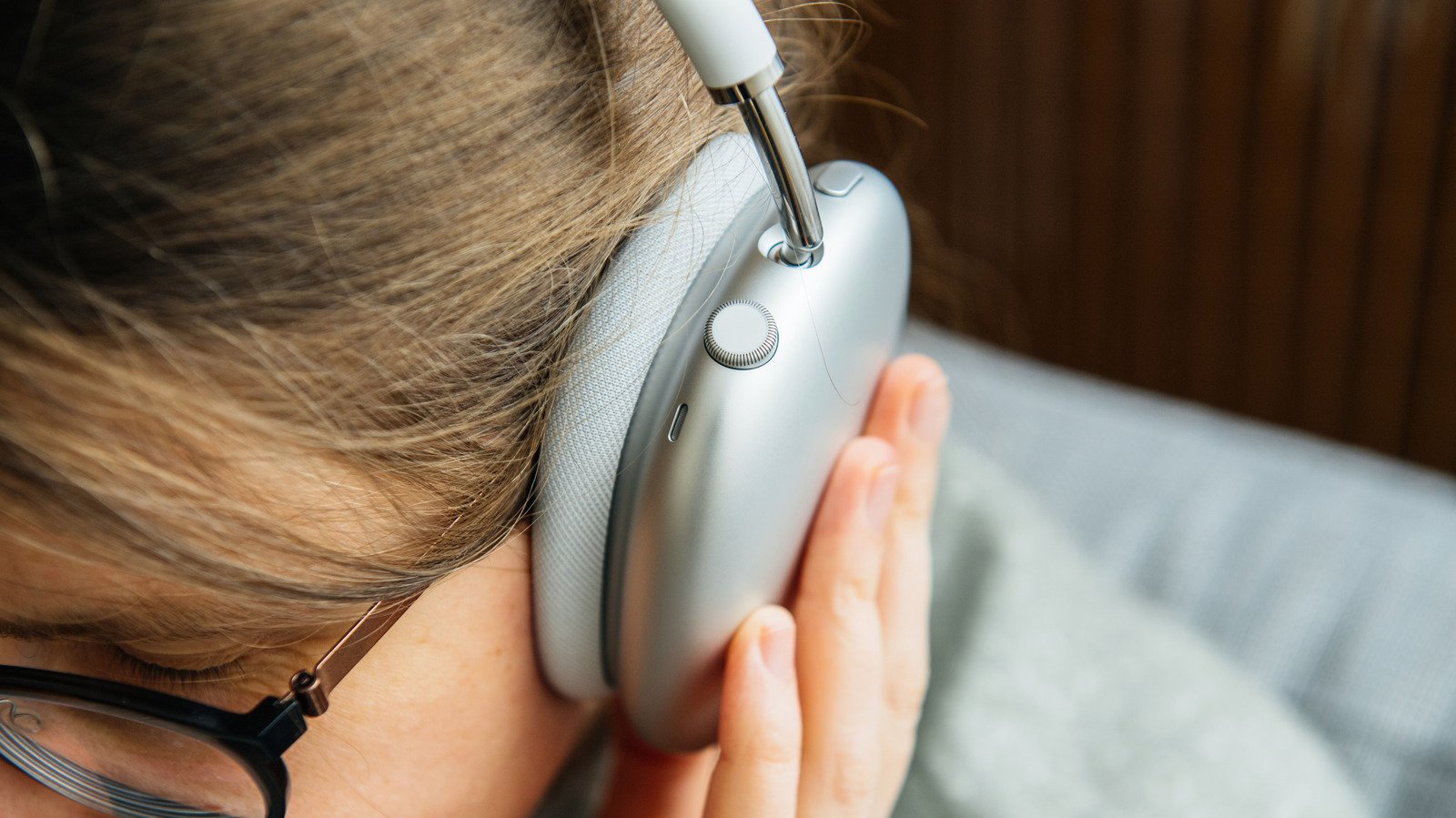 The Pros And Cons Of Using Noise Cancelling Headphones