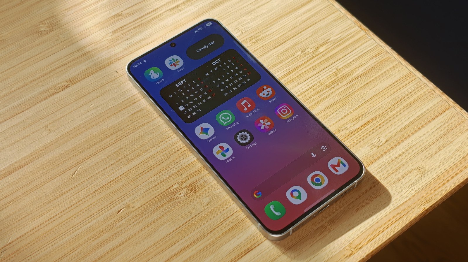 Samsung Galaxy S26 FE Review: An Incremental Price Hike For Incremental Updates
