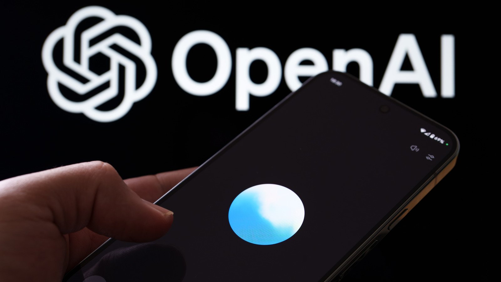 Gemini Live Vs. ChatGPT Voice: Which AI Offers A More Natural Conversation?