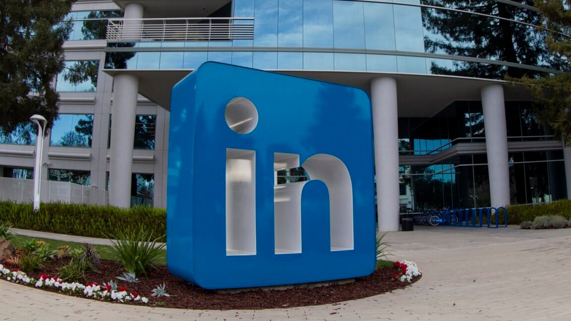 LinkedIn beats “BrowserGate” lawsuits over scanning users’ Chrome extensions