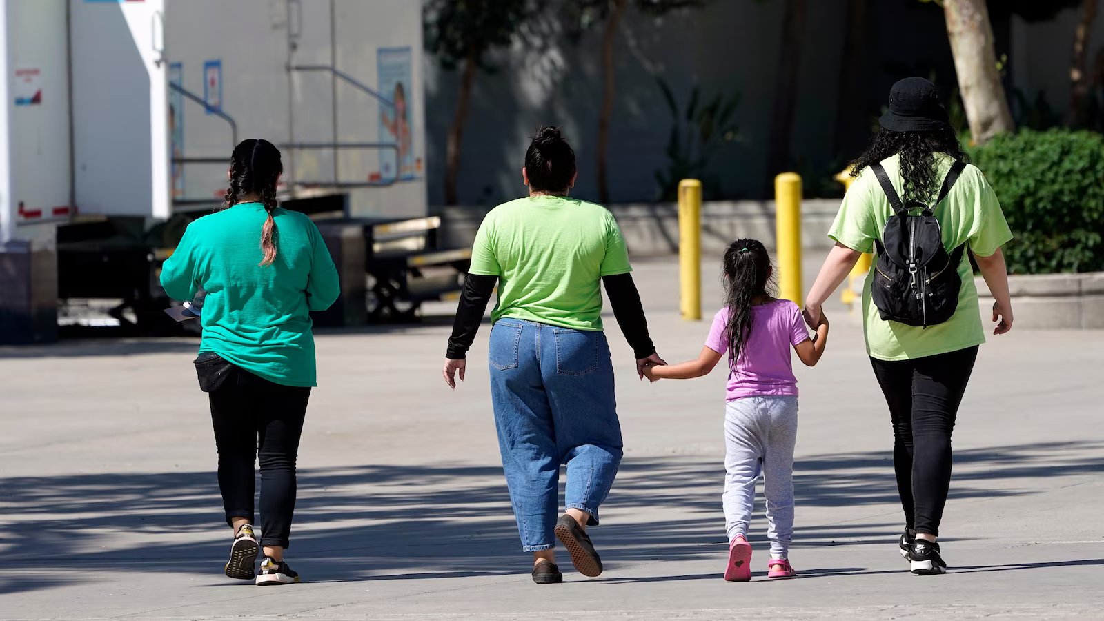 Democrats press HHS over legal representation of migrant children