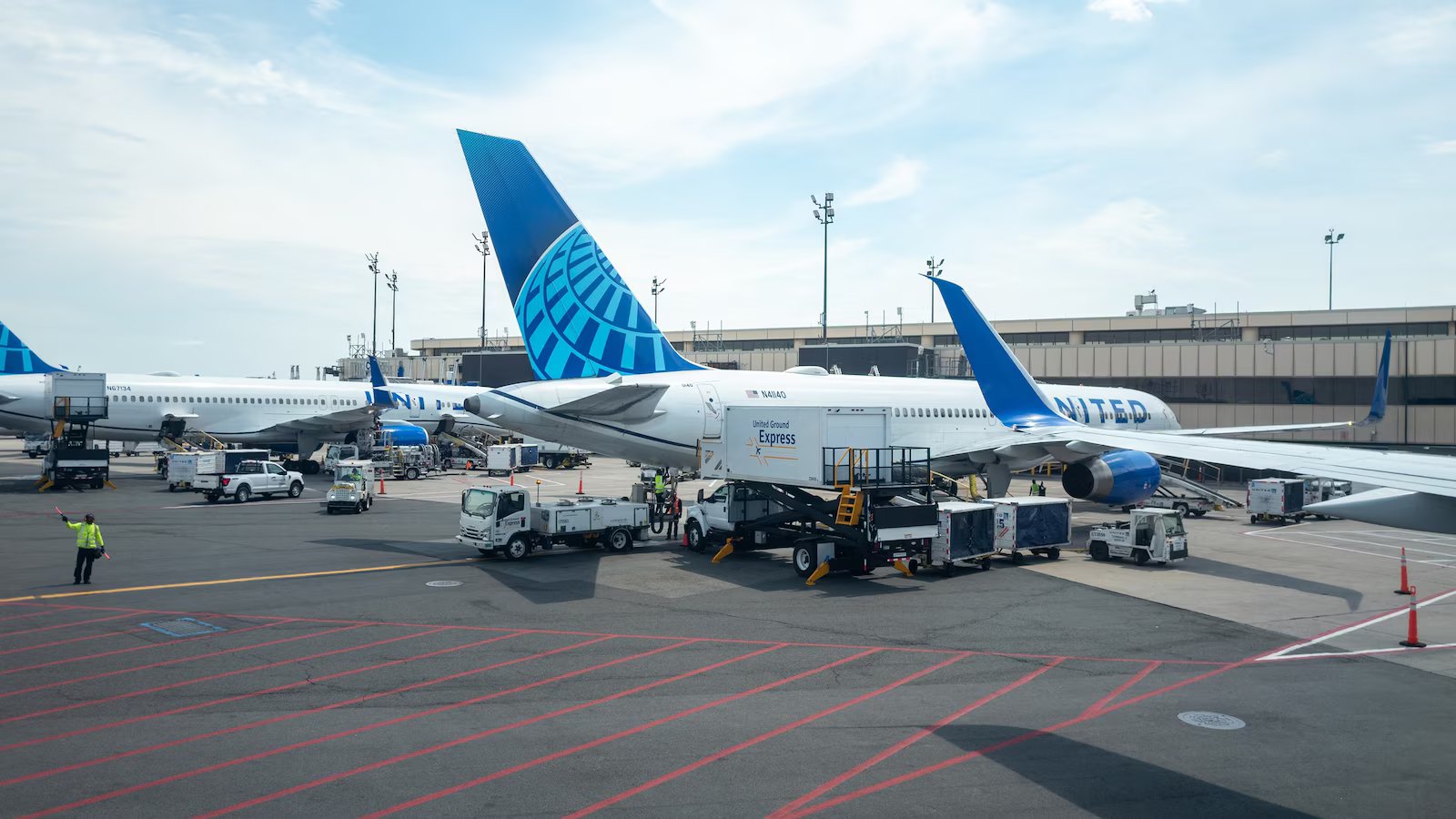 Flights stopped at Newark, Philadelphia airports due to equipment outage: FAA