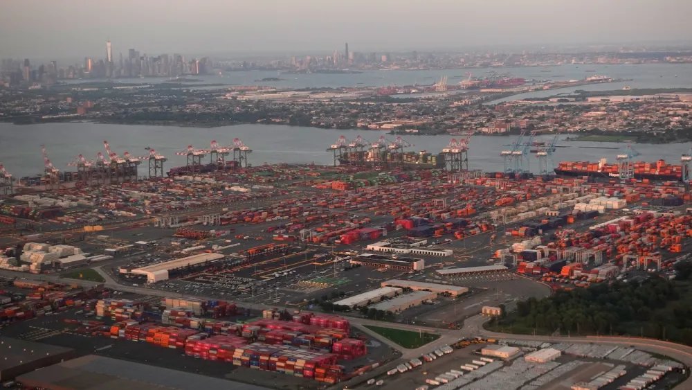 Shanghai-New York Container Rates Top $10,000 First Time Since 2022