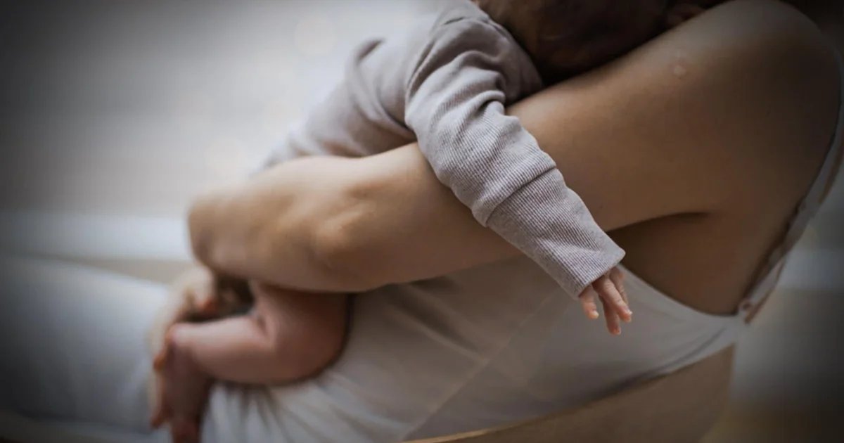 What is postpartum psychosis? – CBS News