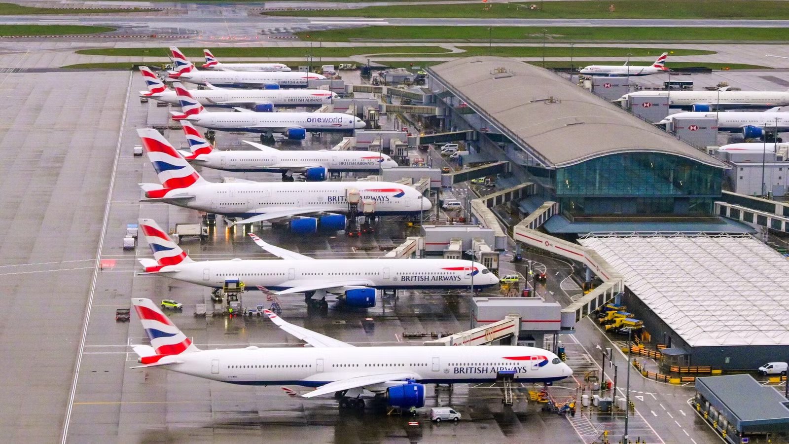 London Air Traffic Grinds To A Halt As ATC Technical Issue Grounds Heathrow & Gatwick Flights
