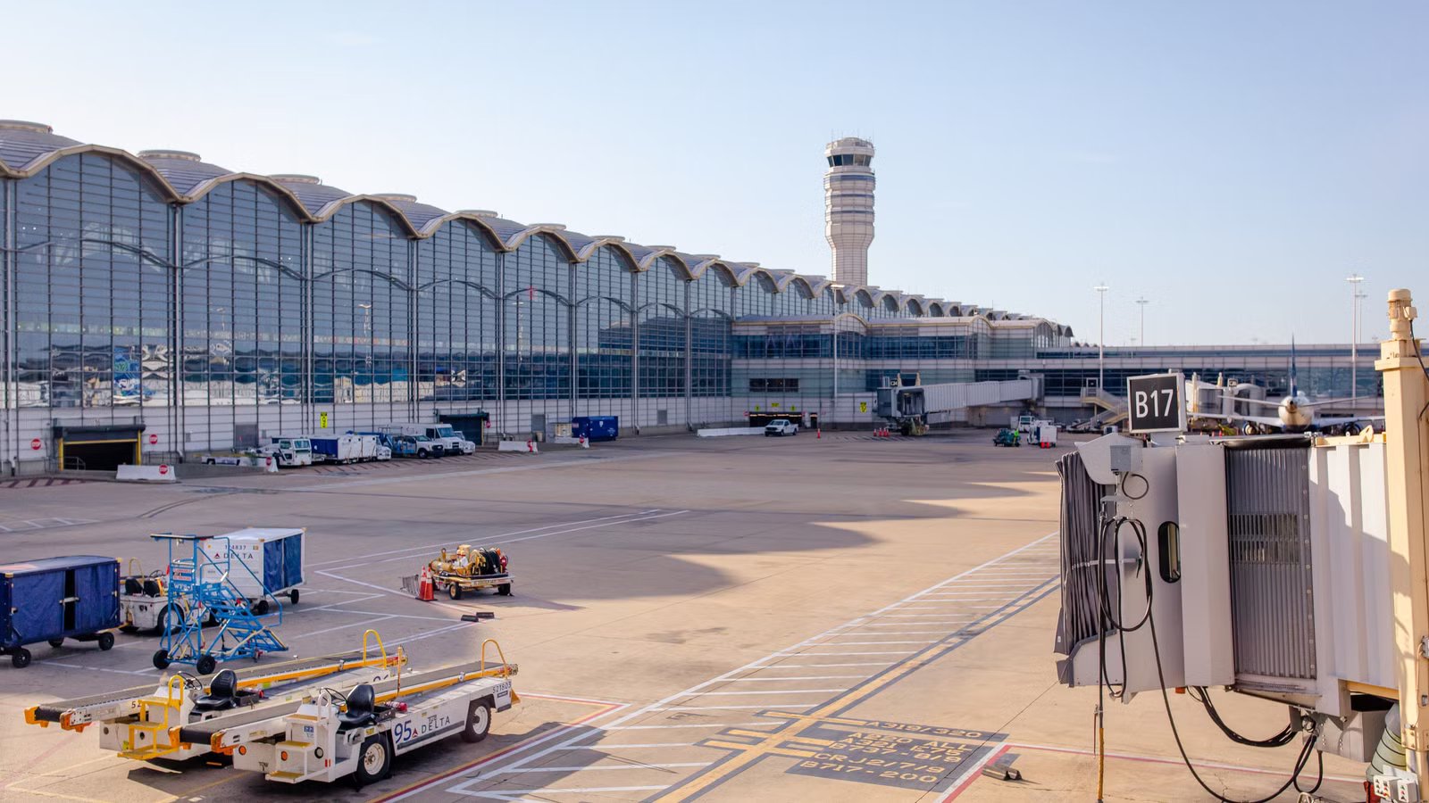 United Is Scrapping An Airbus A320 Wrecked By A Catering Truck At Reagan National