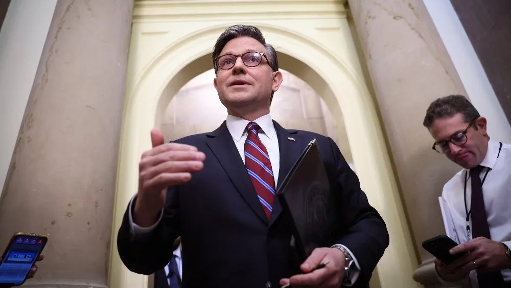Russia Sanctions Bill Passes, Authorizing Tariffs Up to 100% on China, India