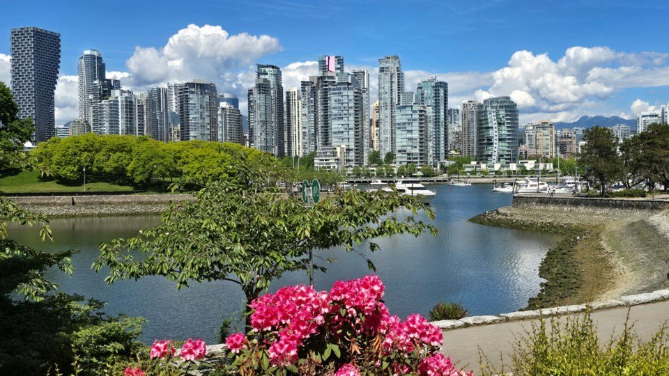 Toronto and Vancouver attract the most newcomers despite high living costs