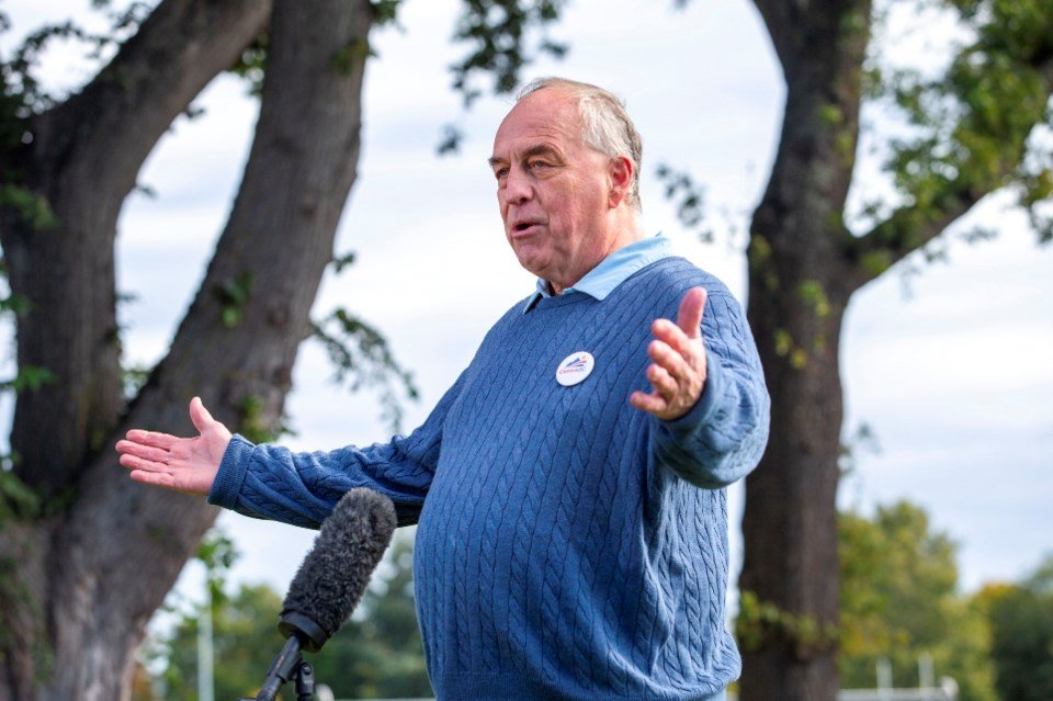 Former B.C. Green leader Andrew Weaver seeks return to office via CentreBC