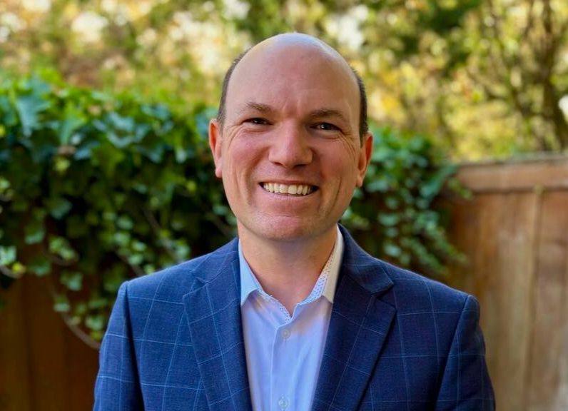 Former TV reporter Richard Zussman to run for B.C. NDP in Saanich South