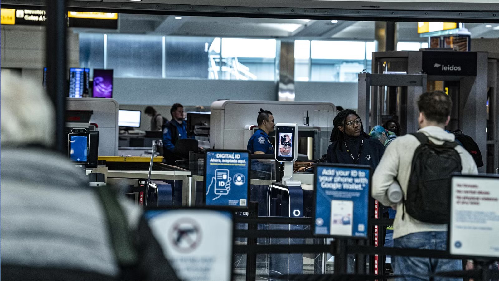 Why TSA’s Nationwide CT Scanner Rollout Is Forcing Rolling Carry-Ons Into Checked Baggage