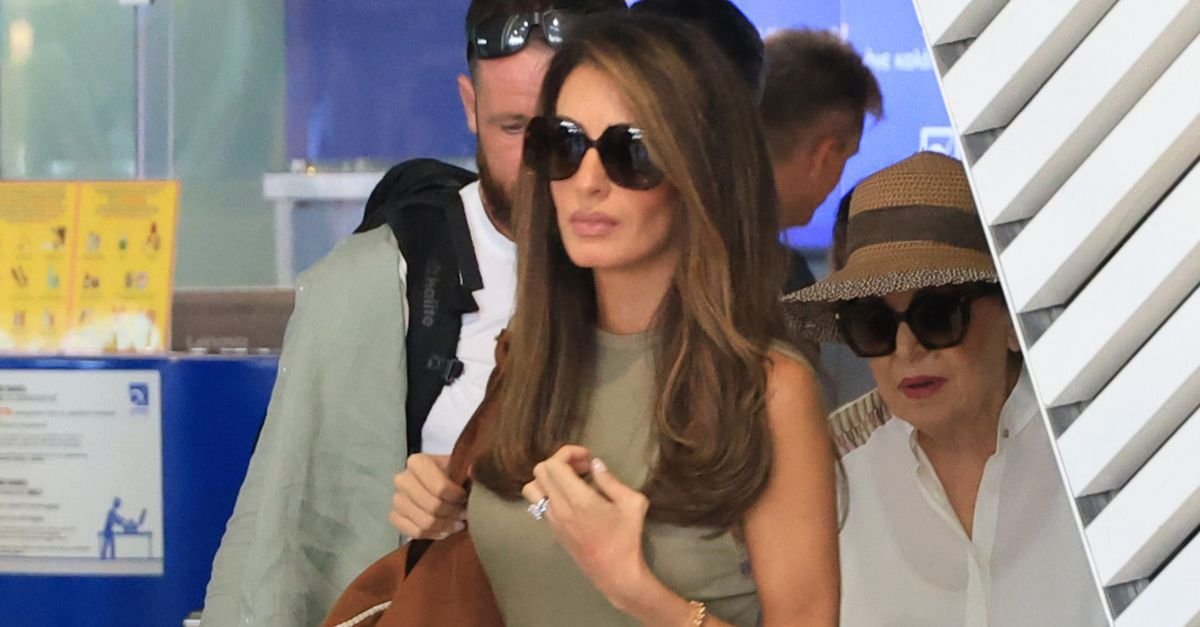 I Never Thought I’d See Amal Travel in Flats—Ofc They Looked So Chic