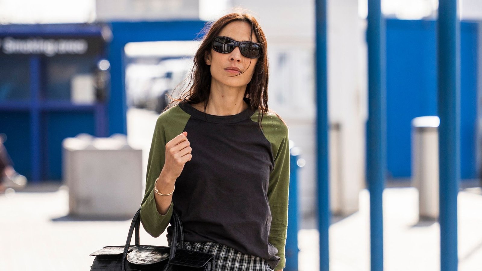 Alexa Chung’s Airport Outfit Is Made Up Of It Girl Basics