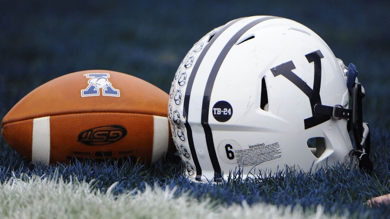 Dante Reno throws 4 TD passes, leads Yale to win after death of father
