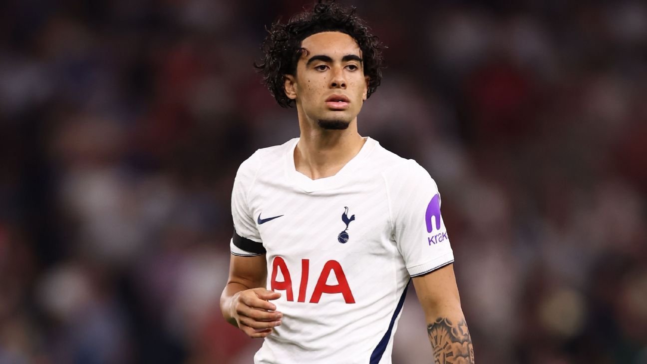 Transfer rumors, news: Man United, Chelsea in race for Spurs academy star