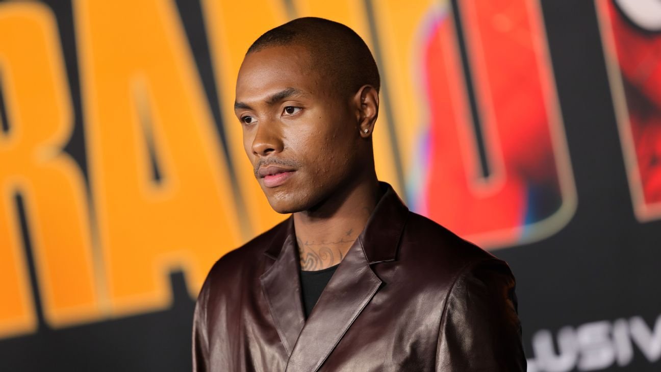 Steve Lacy sings ‘LeBron, LeBron, LeBron” during concert