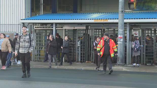 Unifor Stellantis workers in Ontario vote 97% in favour of strike mandate with talks still stalled