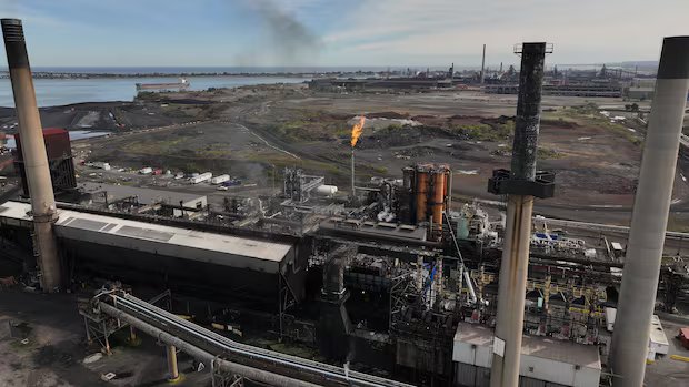 Minister giving Stelco owner 15 days to reverse layoffs before turning to the courts