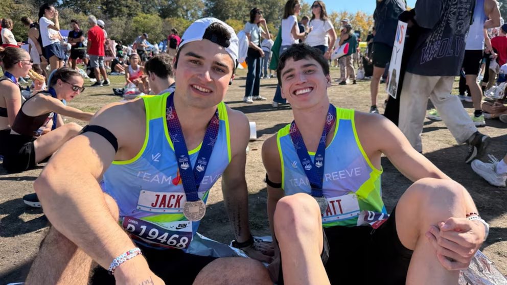 WATCH: Teen with spinal cord injury runs 2026 Chicago Marathon