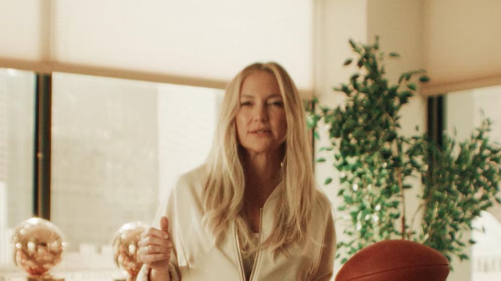 WATCH:  Kate Hudson welcomes the Super Bowl back to Los Angeles