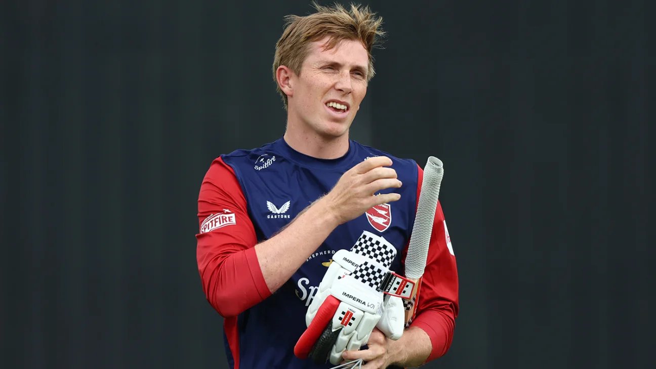 Zak Crawley signs Kent extension after losing England central contract