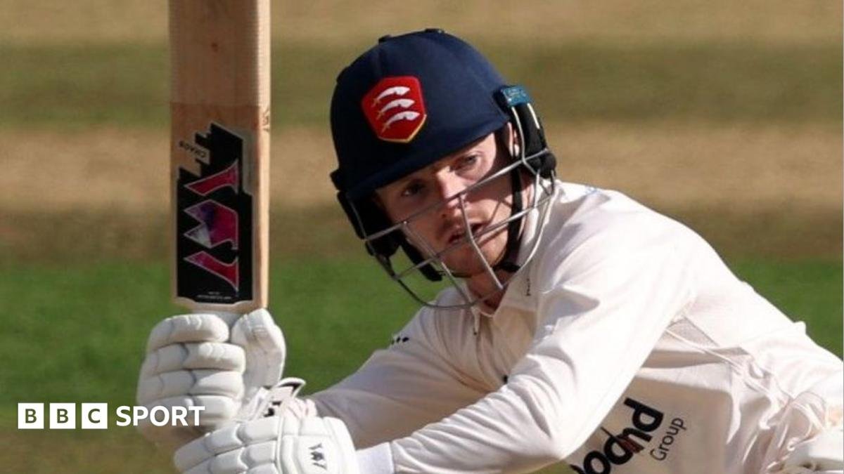 George Bell: Essex sign wicketkeeper from Lancashire