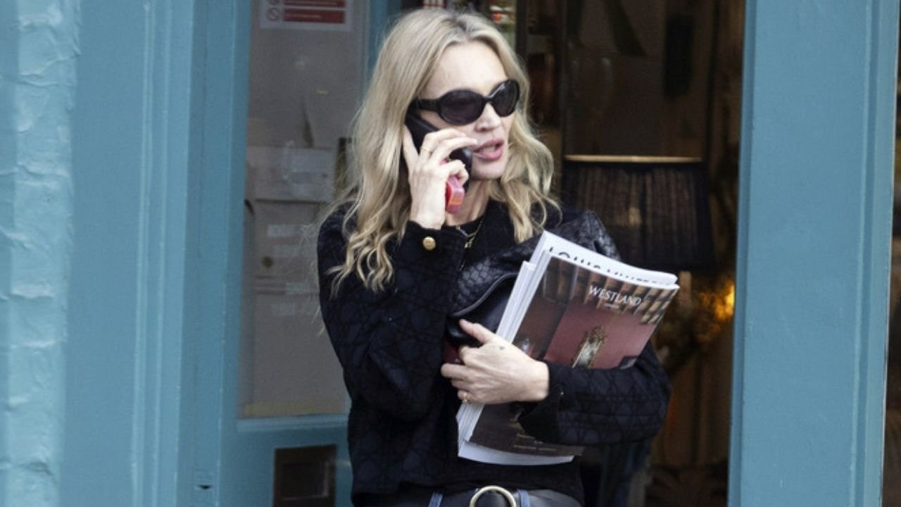 Kate Moss Just Made Bootcut Jeans Look Great With Flats
