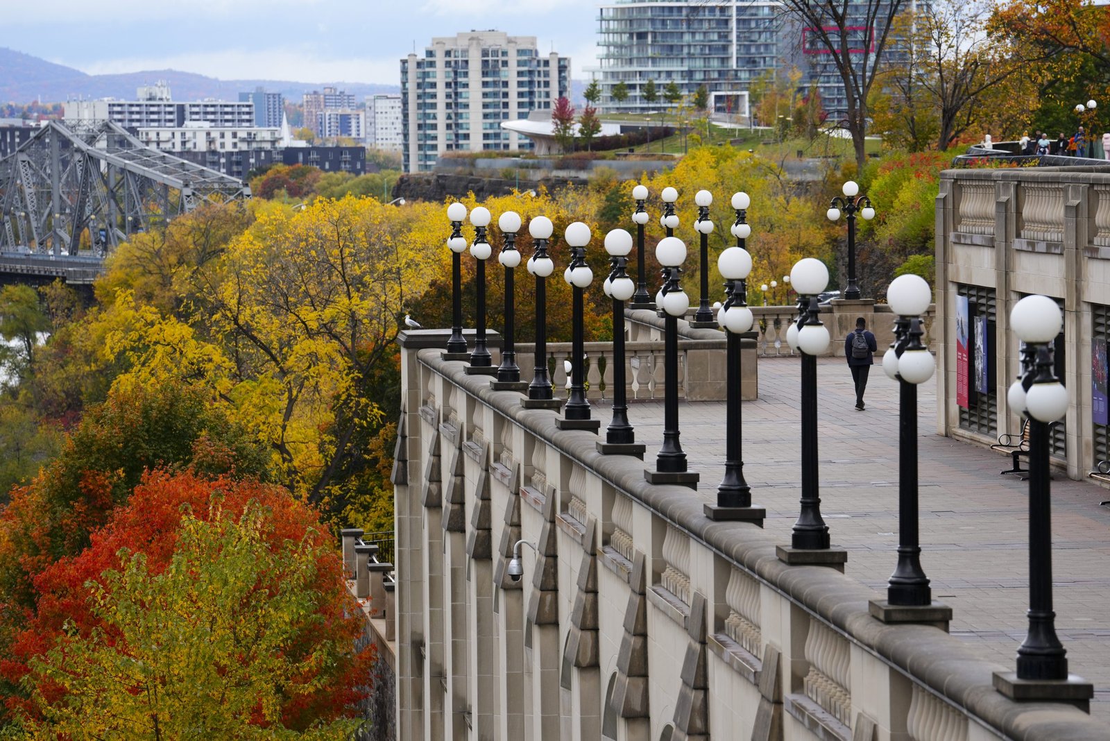 Memo to mayoral candidates: We are Ottawa and we need to think big — much bigger