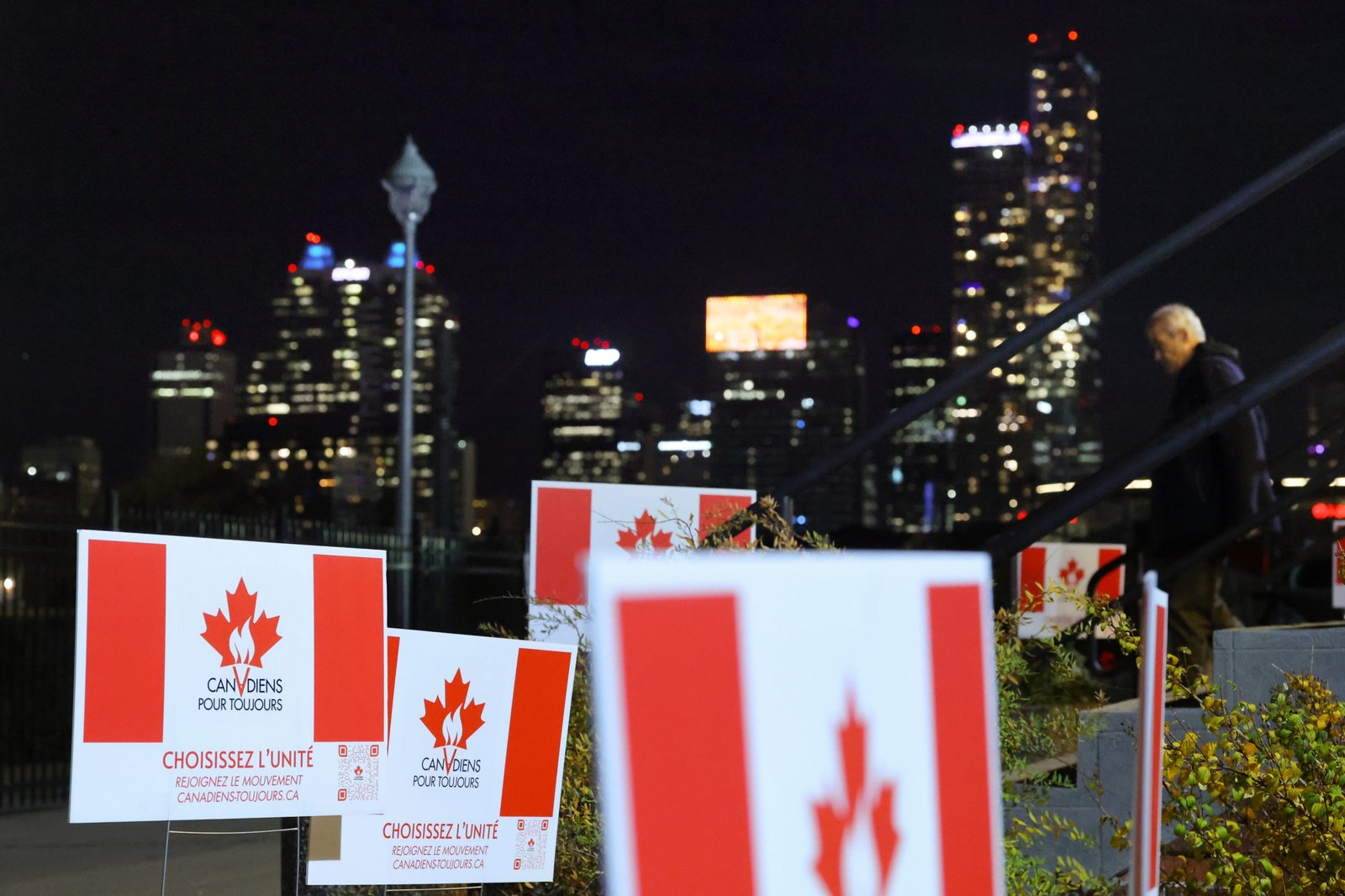Maple leaf love: Albertans vote strongly to stay in Canada