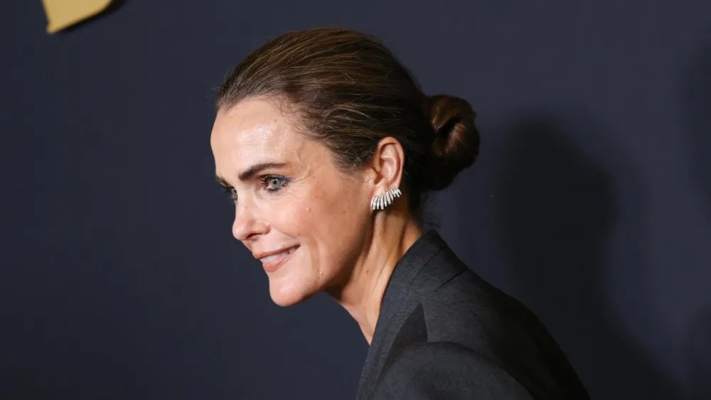 How to Achieve Keri Russell’s Perfectly Imperfect Bun