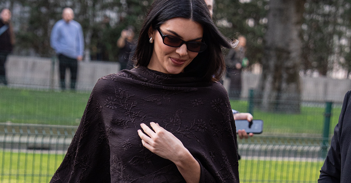 Fashion Girls Are Wearing Chic Printed Shawls This Fall 2026