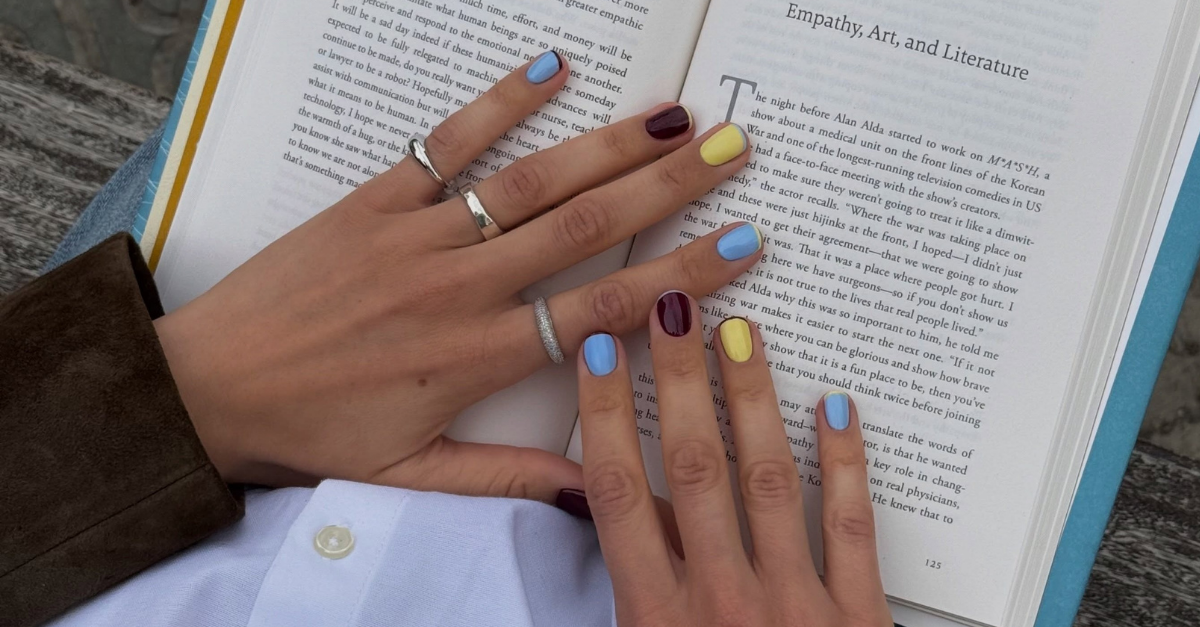 Colour Blocking French Manicures Are Everywhere for Autumn 2026