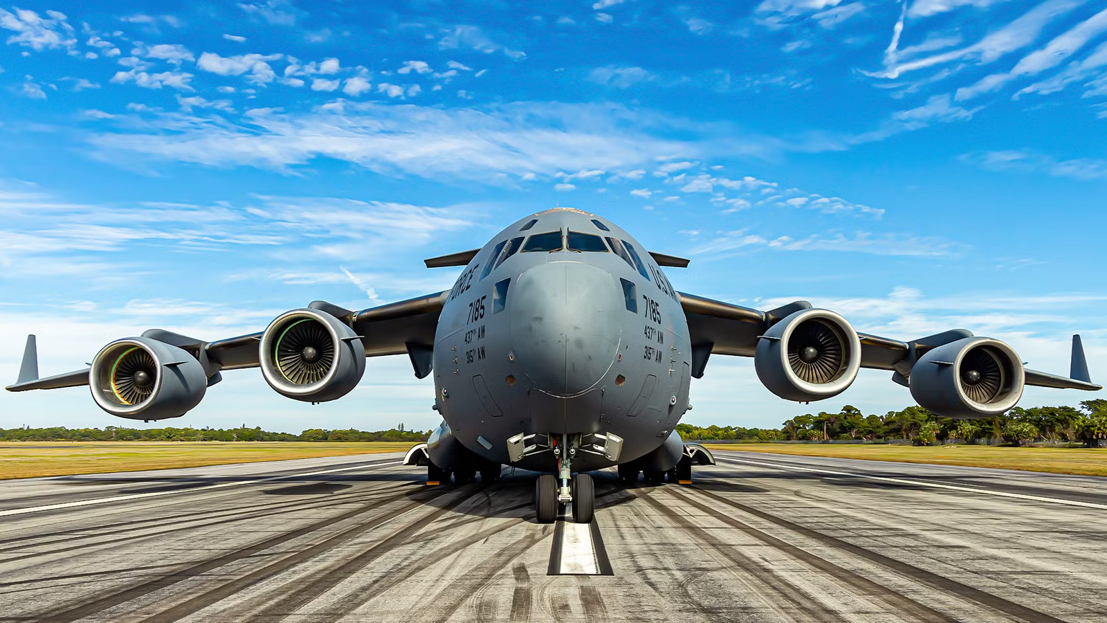 How Many People Can A C-17 Globemaster Carry?