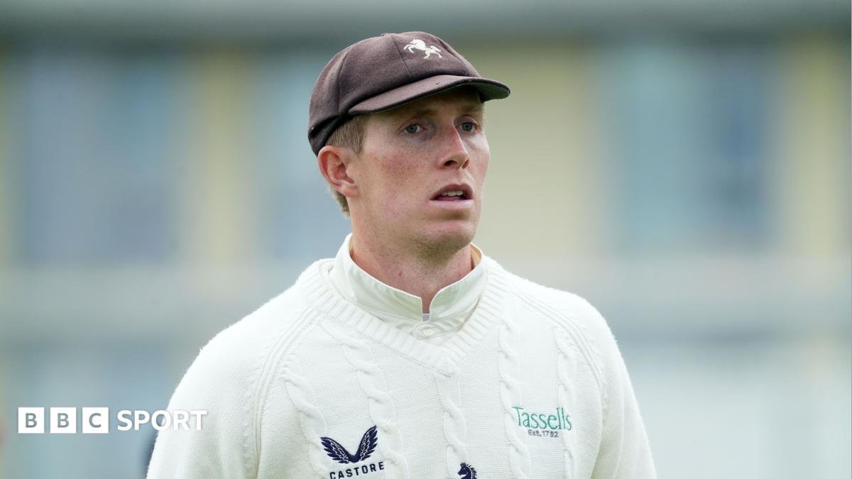 Zak Crawley signs new Kent contract after losing England deal